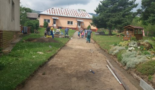 Vybudovanie chodníka v areáli MŠ