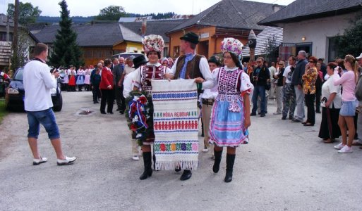 Folklórna skupina 9