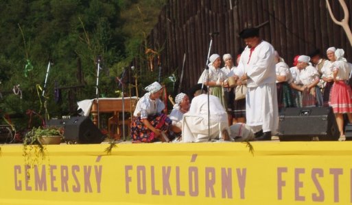 Folklórna skupina 10