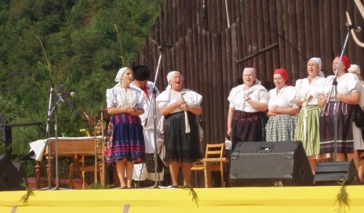 Folklórna skupina 10